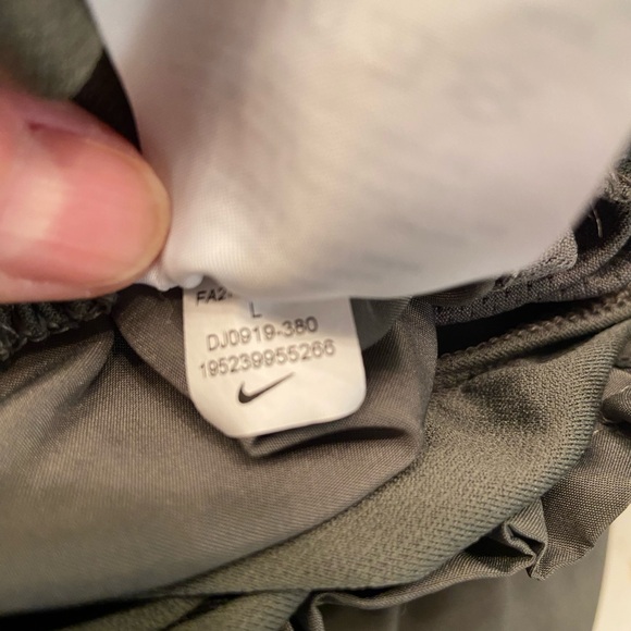 Nike Women's Athletic running track Olive Green with Blue Trim shirts,size 8 - Picture 6 of 8